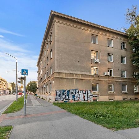Bratislava Touch 2 Bedroom Apt Экстерьер фото